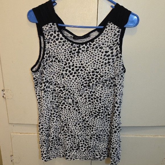 Notations Tiered Ruffle Tank Top with Heart Print - Size M - Picture 1 of 3
